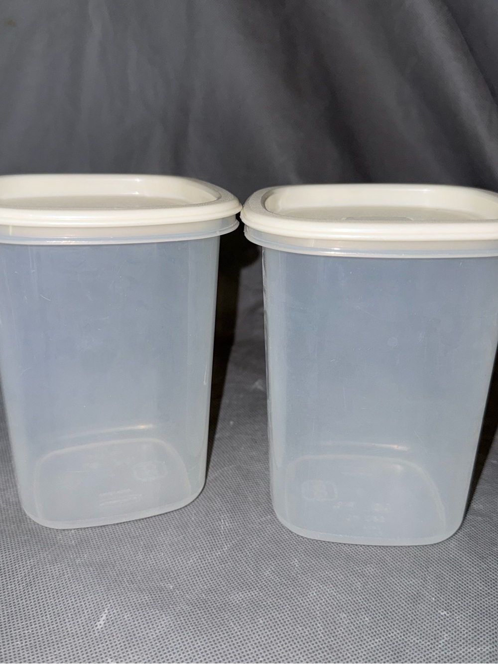 Set of 2 Rubbermaid Servín Saver 8 Containers Prep Food Storage 1.8oz Lids